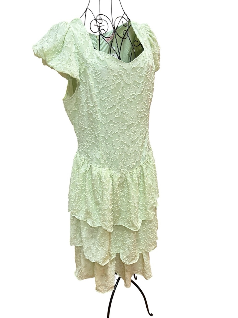 NWT Ivy City Co Light Green Lace Tiered Midi Dress